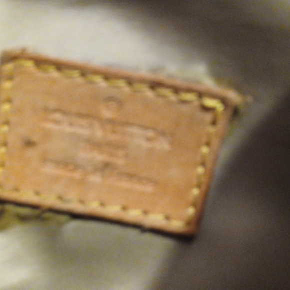 Louis Vuitton Brown Messenger Bag with Sturdy Canvas and Geometric Design - Picture 4 of 6